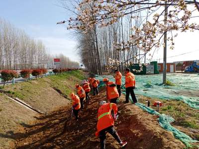 源匯區公路養護中心 整修路肩美化路容，推進綠化工程提升出行環境